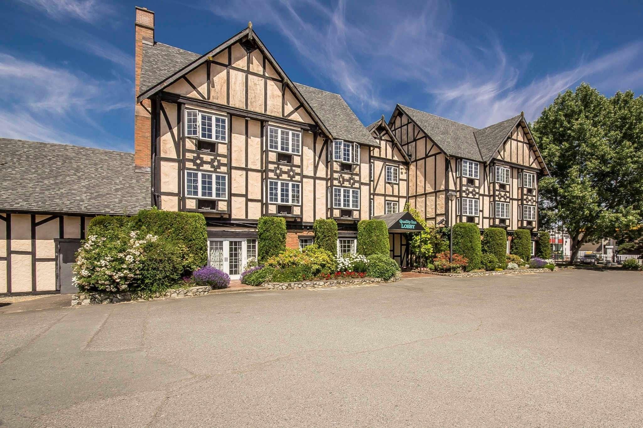 Quality Inn Waddling Dog Saanichton Exterior foto