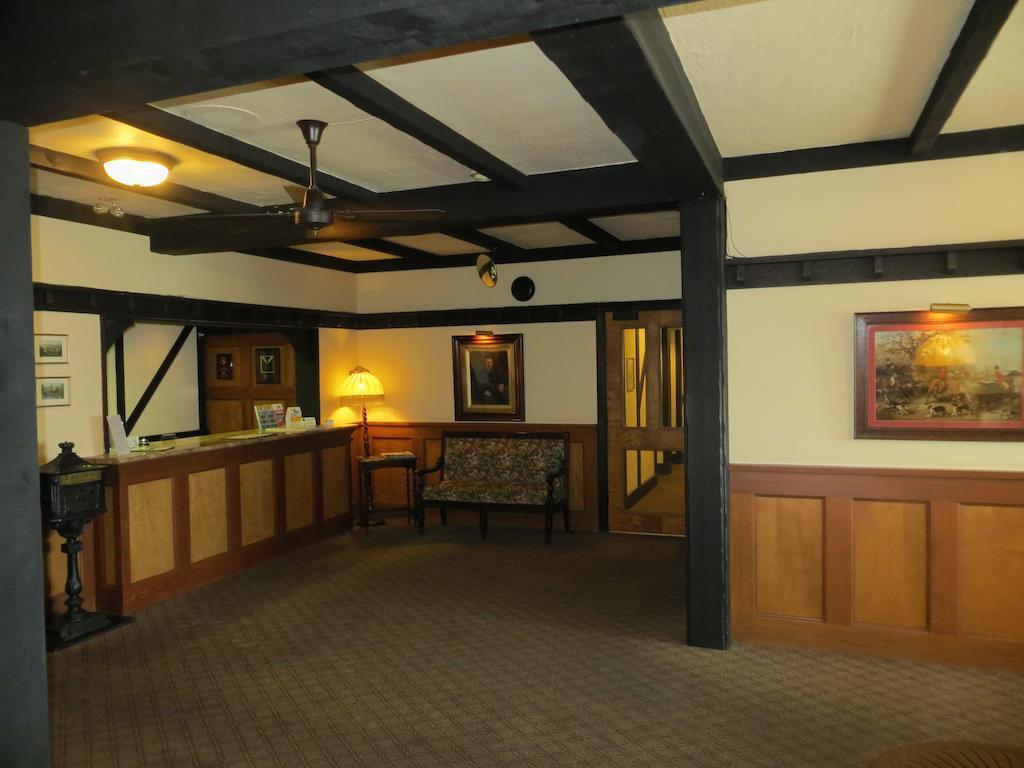 Quality Inn Waddling Dog Saanichton Exterior foto